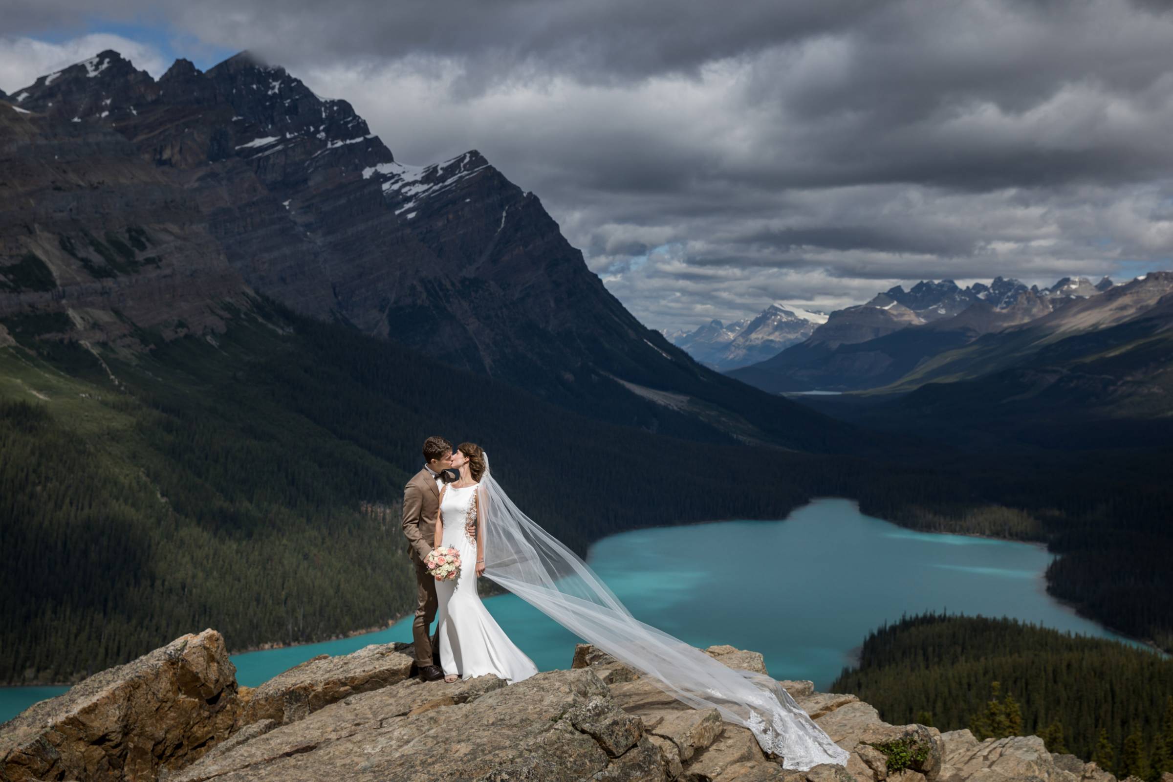 Banff Wedding and Elopement Photographer, Banff Micro Wedding, Banff Intimate Wedding,Banff Rainy We