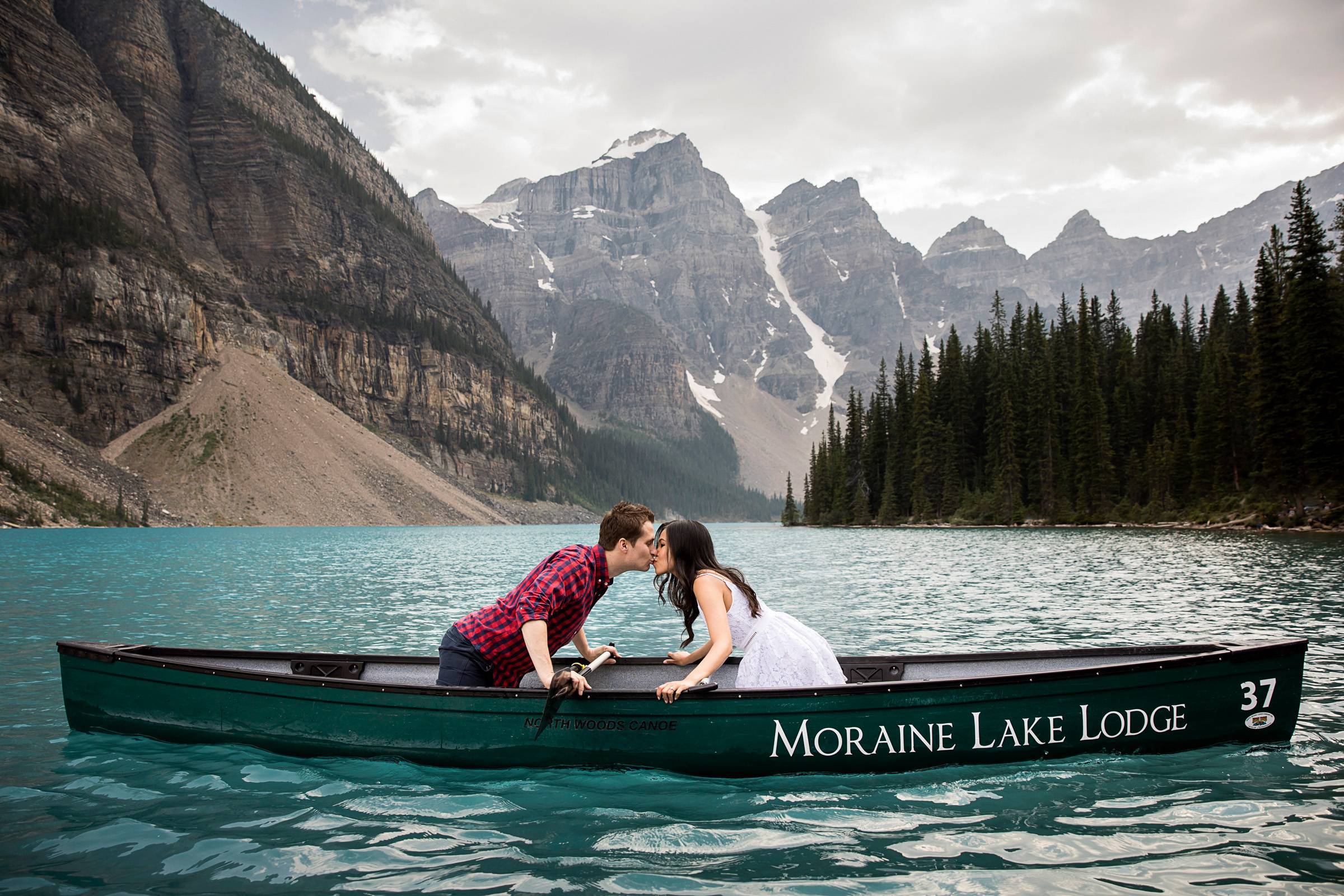 Moraine Lake Engagement, Moraine Lake Engagement Photographer, Banff engagement photographer, mounta