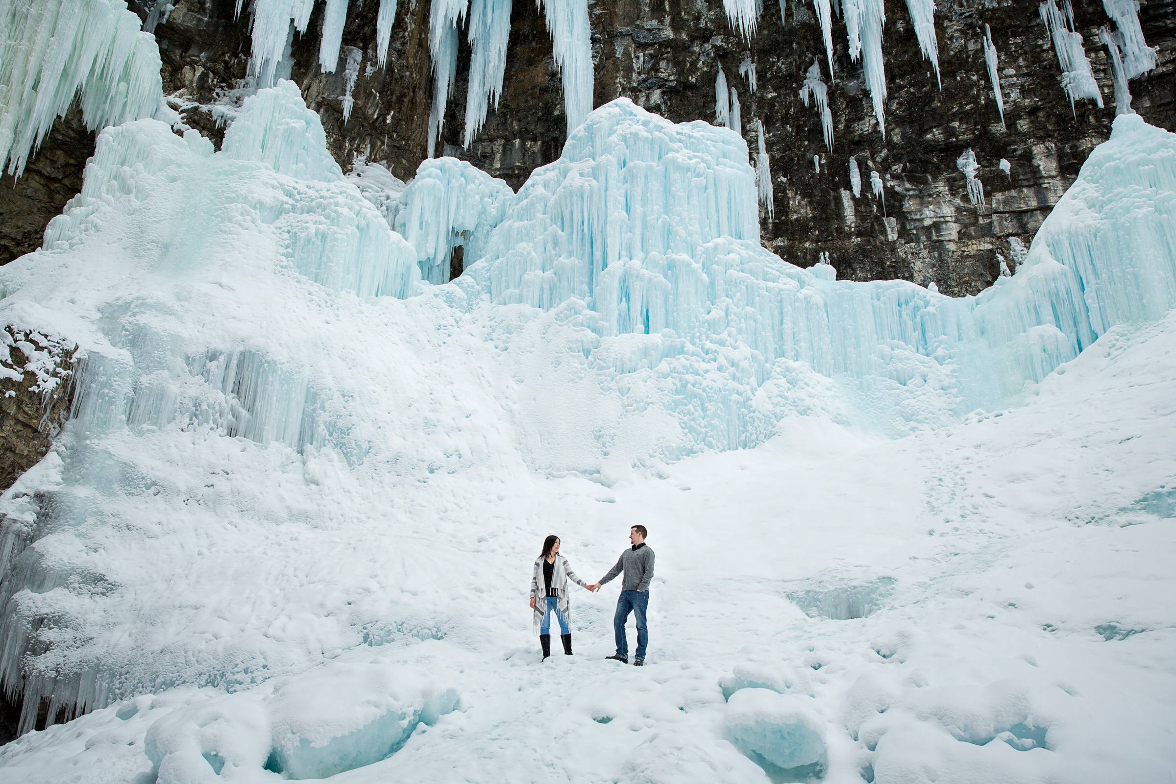 Banff winter Engagement, Banff wedding Photographer, Banff engagement photographer, mountain engagem