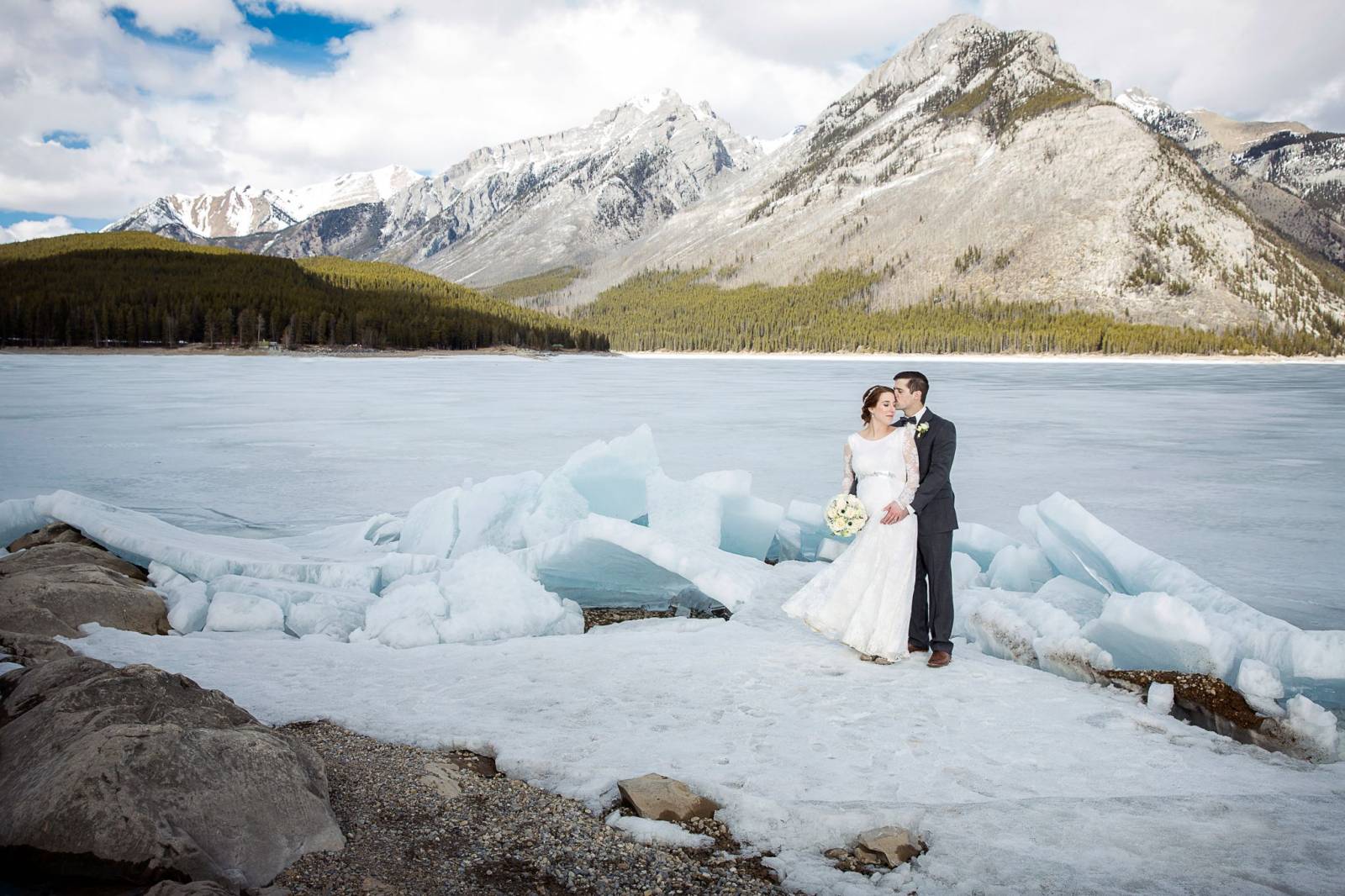 outdoor winter wedding portraits, lake minnewanka