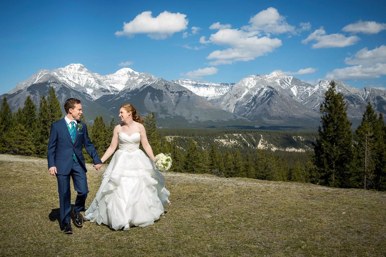 Tunnel Mountain Reservoir, banff, bride and groom portraits, mountain wedding, banff wedding photogr