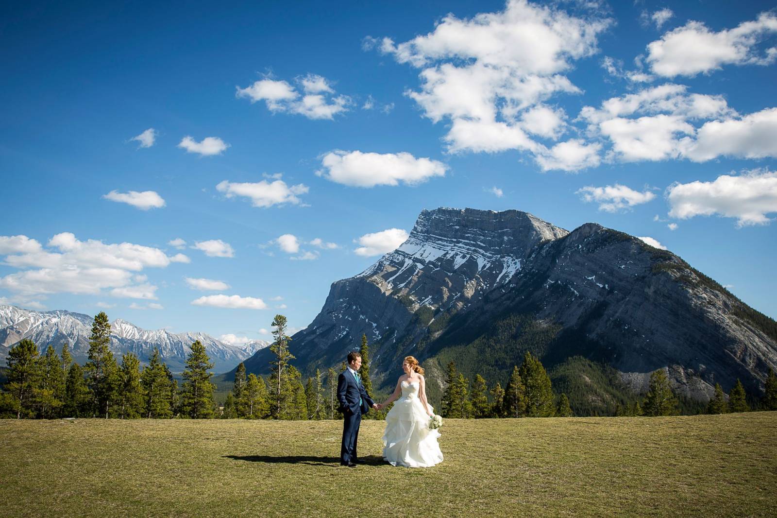 Tunnel Mountain Reservoir, banff, bride and groom portraits, mountain wedding, banff wedding photogr