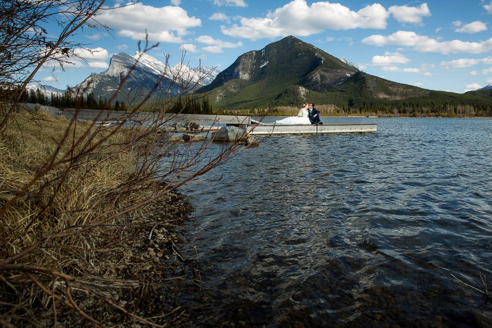 Vermillion lakes wedding, vermillion lake portraits, banff, bride and groom portraits, mountain wedd