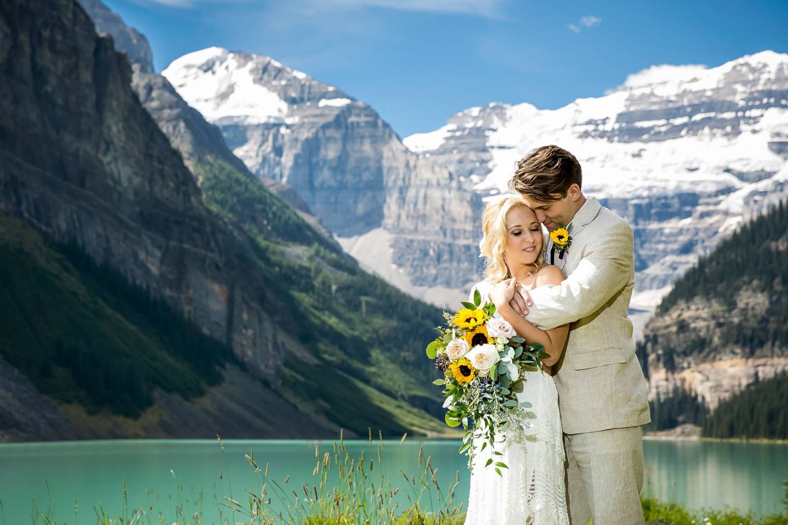 Lake Louise Wedding, Fairmont Chateau Lake Louise, outdoor ceremony, mountain wedding, Lake Louise w