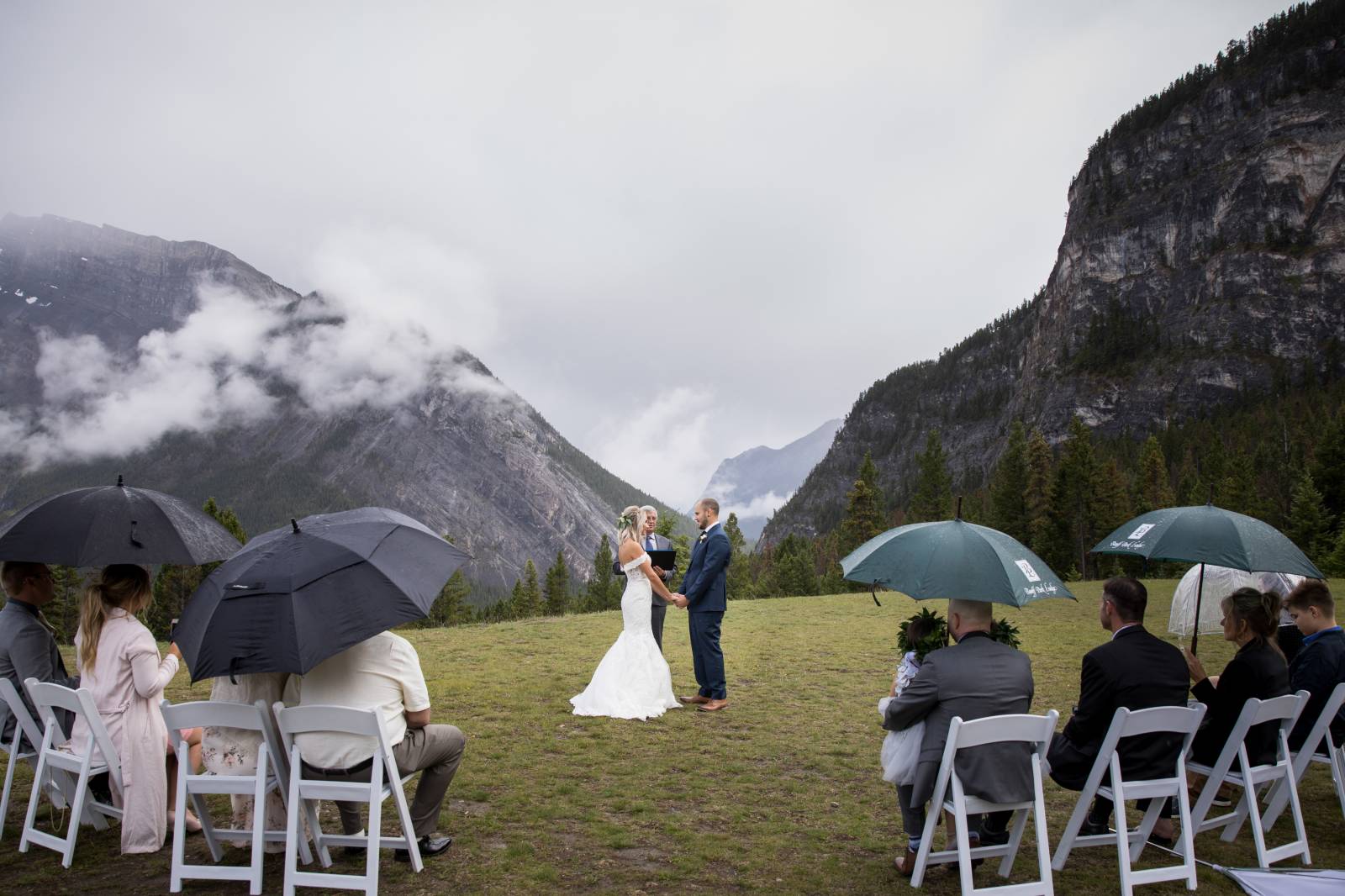 Tunnel Mountain Reservoir Banff, Banff Elopement Ceremony Location, Banff outdoor wedding ceremony l