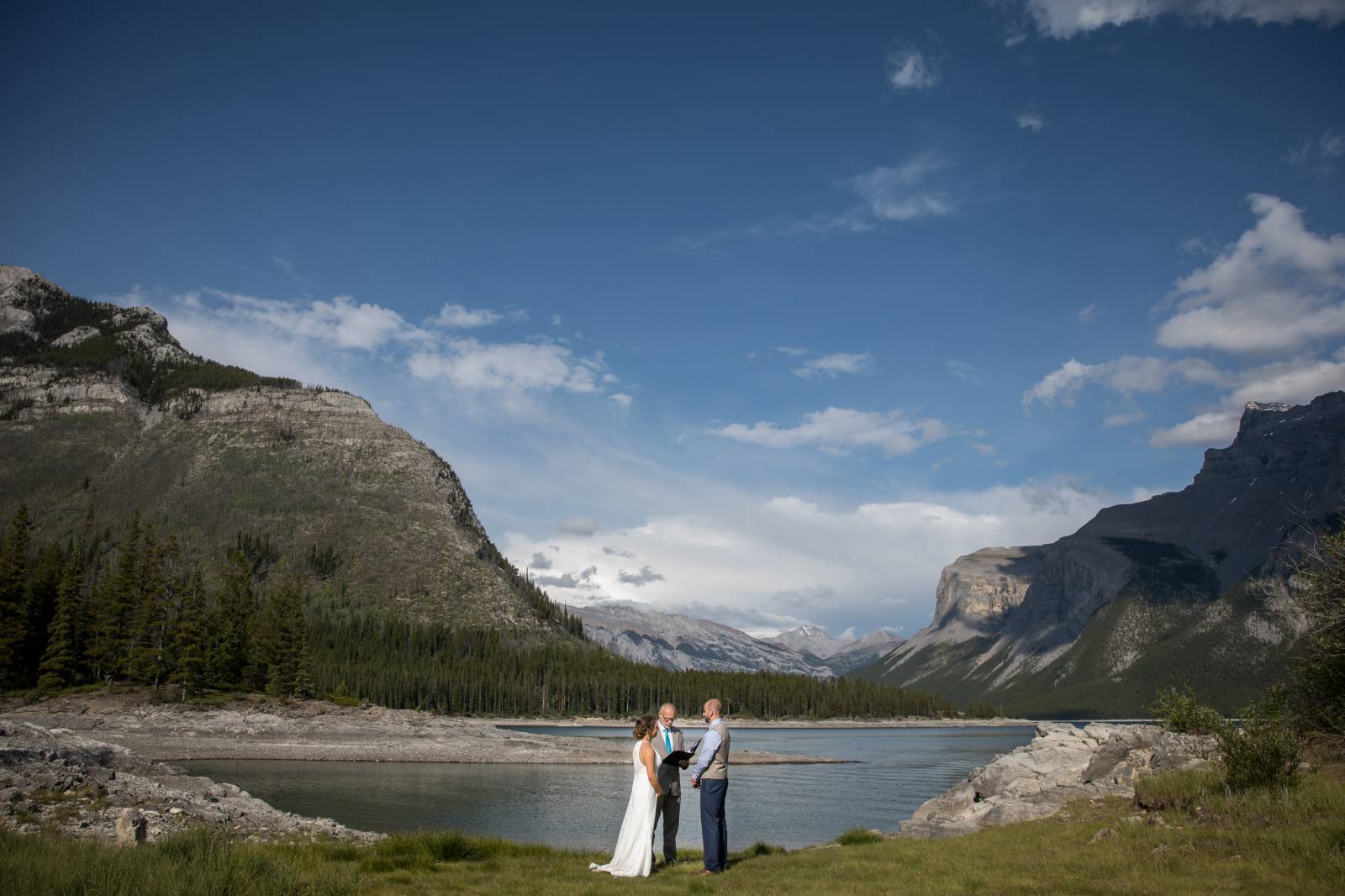 Lake Minnewanka Elopement, Lake Minnewanka Wedding, Lake Minnewanka outdoor ceremony, Micro Mountain