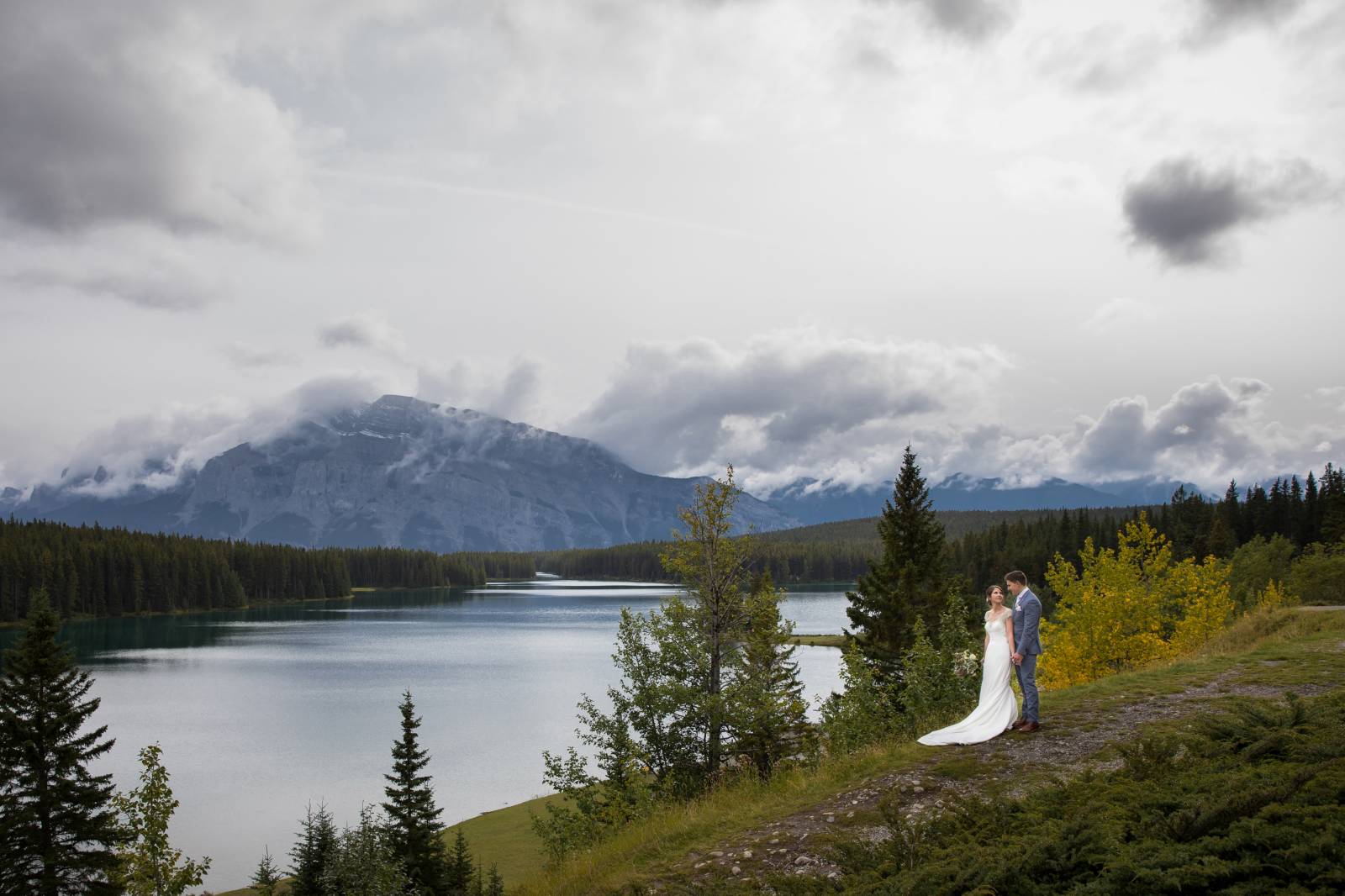 Two Jack Lake Banff National Park, Two Jack Lake elopement, Two Jack Lake Wedding, Two Jack Lake cer