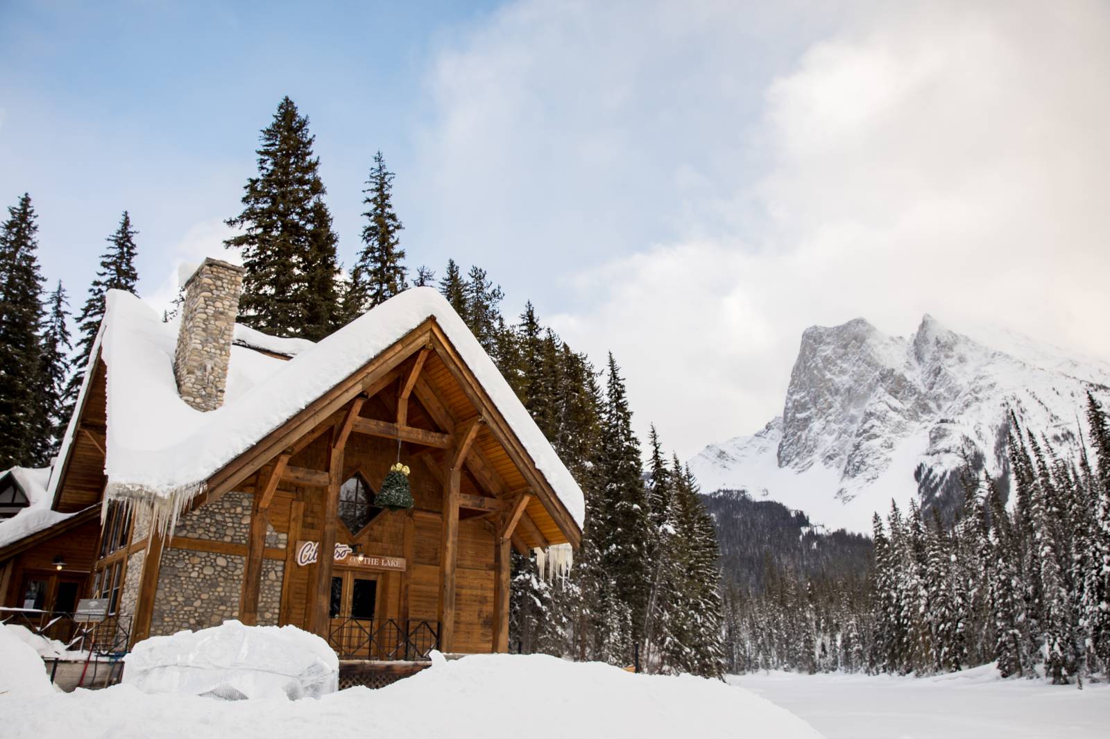 Emerald Lake Lodge, Emerald Lake Lodge Wedding, Emerald Lake Lodge winter Elopement, Cilantro Patio