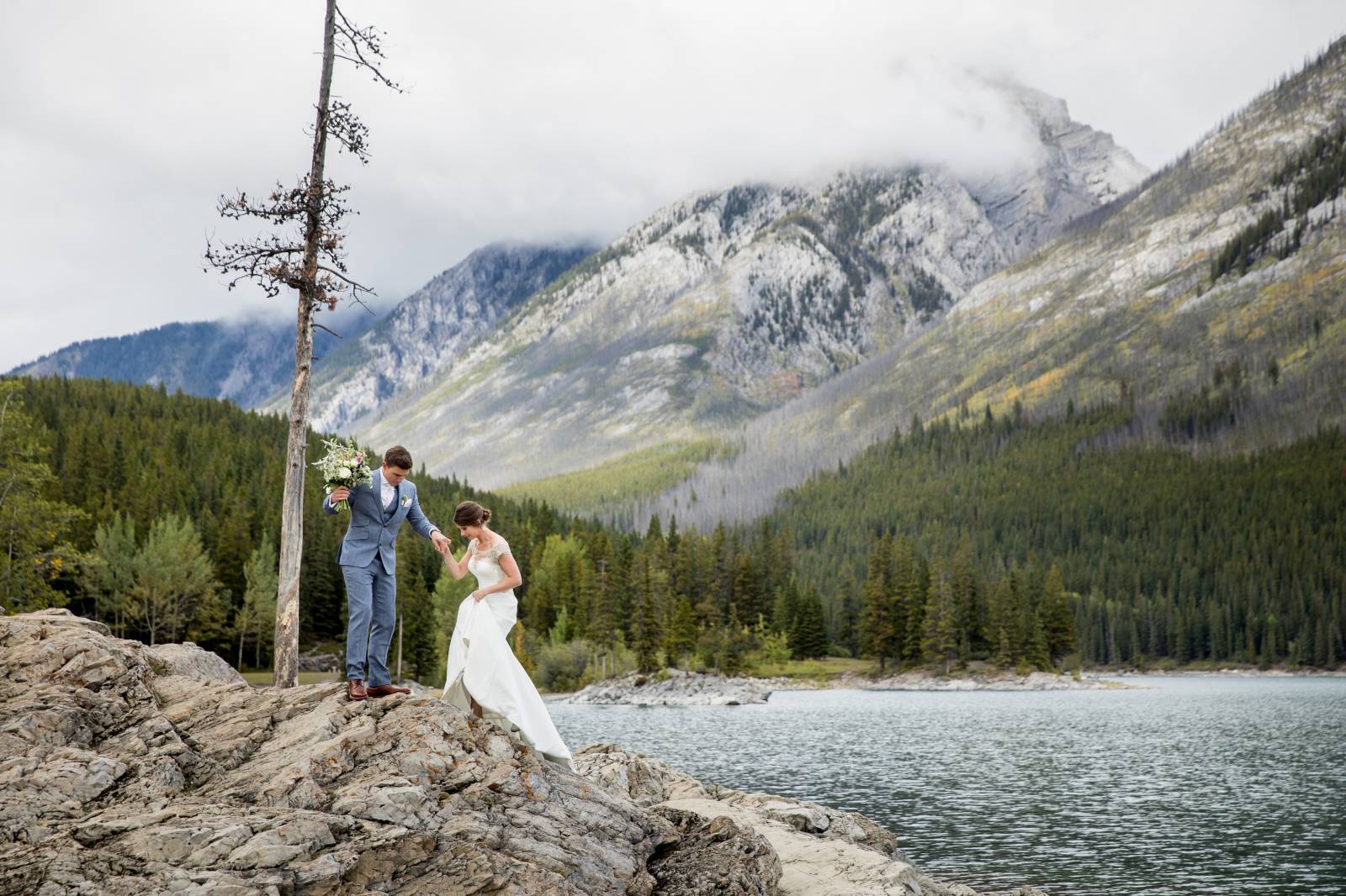 Banff Lake Minnewanka outdoor elopement, Banff elopement photographer, summer mountain elopement, co