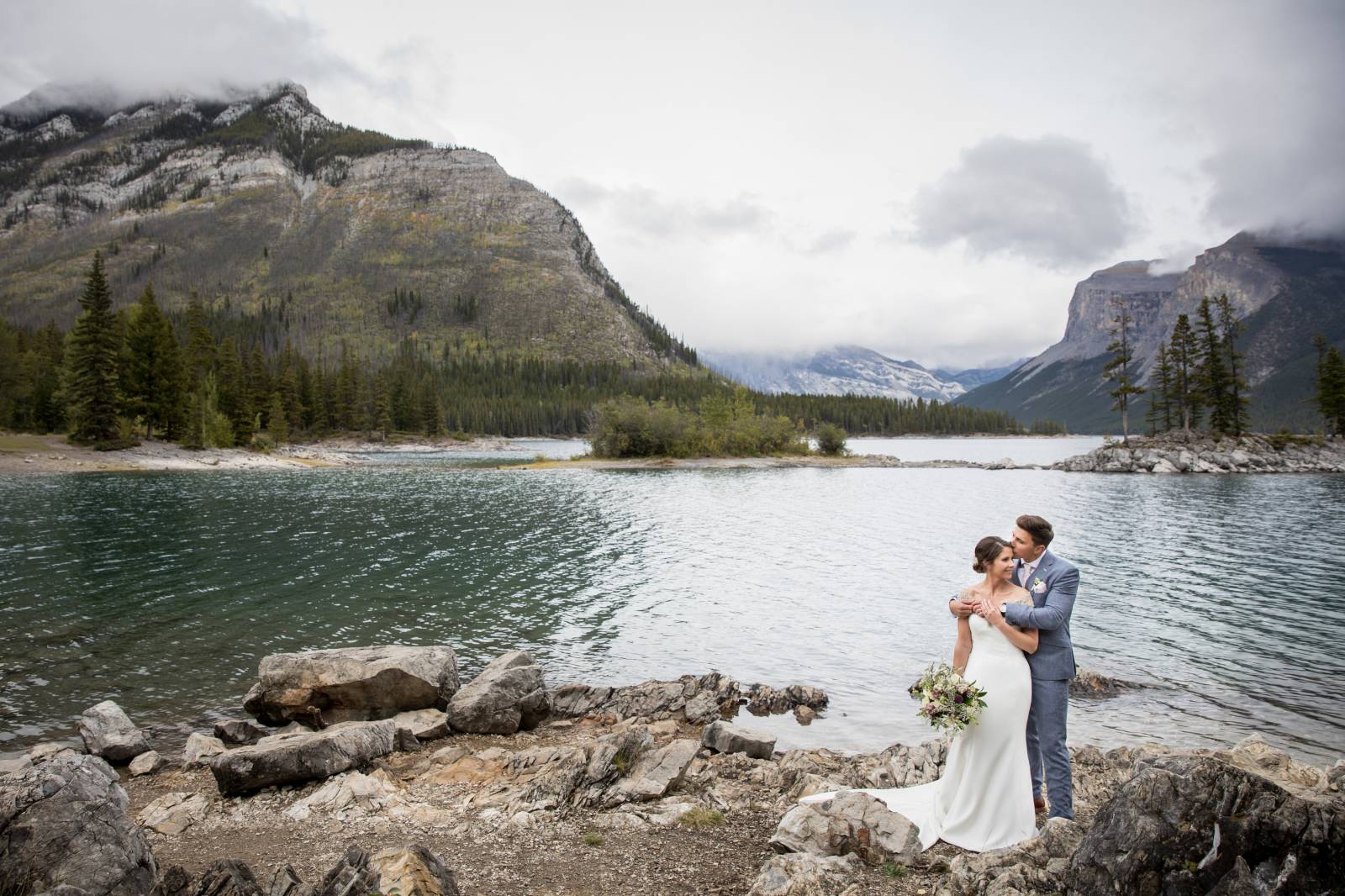 Banff Lake Minnewanka outdoor elopement, Banff elopement photographer, summer mountain elopement, co
