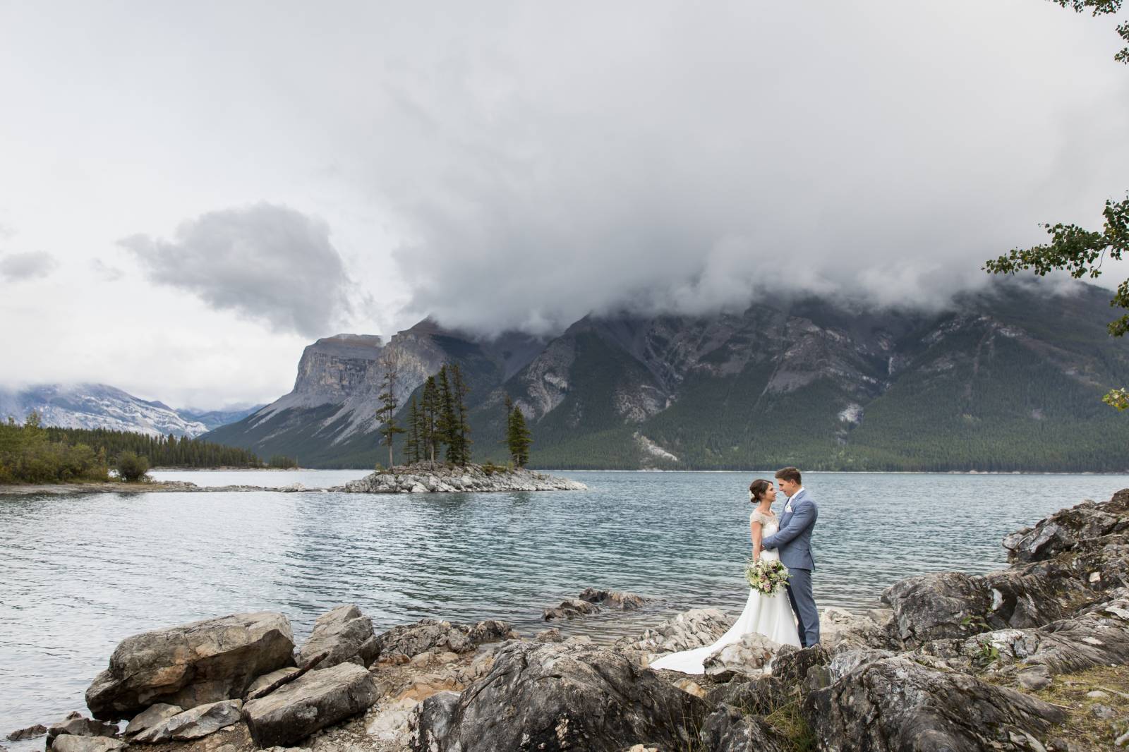 Banff Lake Minnewanka outdoor elopement, Banff elopement photographer, summer mountain elopement, co