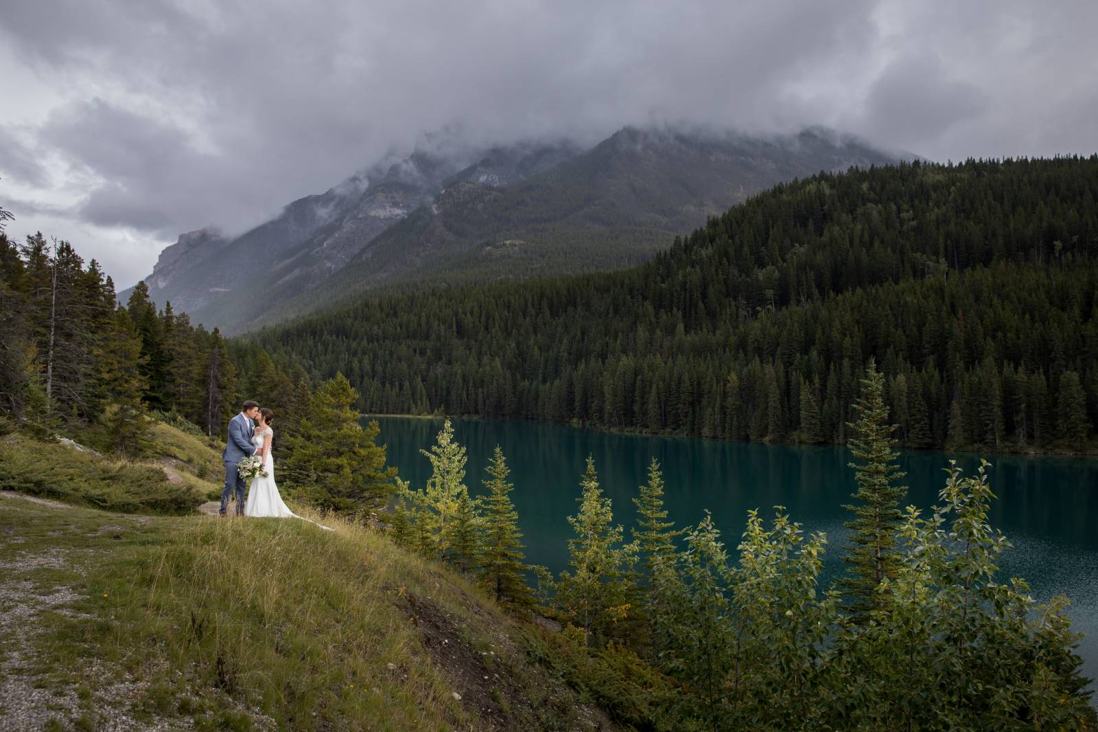 Banff Lake Minnewanka outdoor elopement, Banff elopement photographer, summer mountain elopement, co