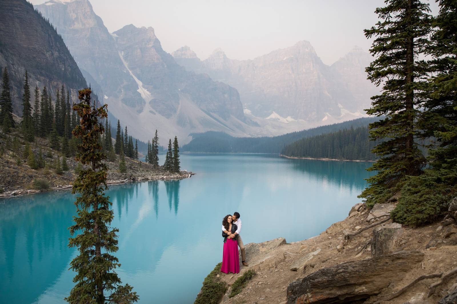 Moraine Lake Engagement photo session, Banff Engagement Location Ideas, Banff Mountain Adventure Pho