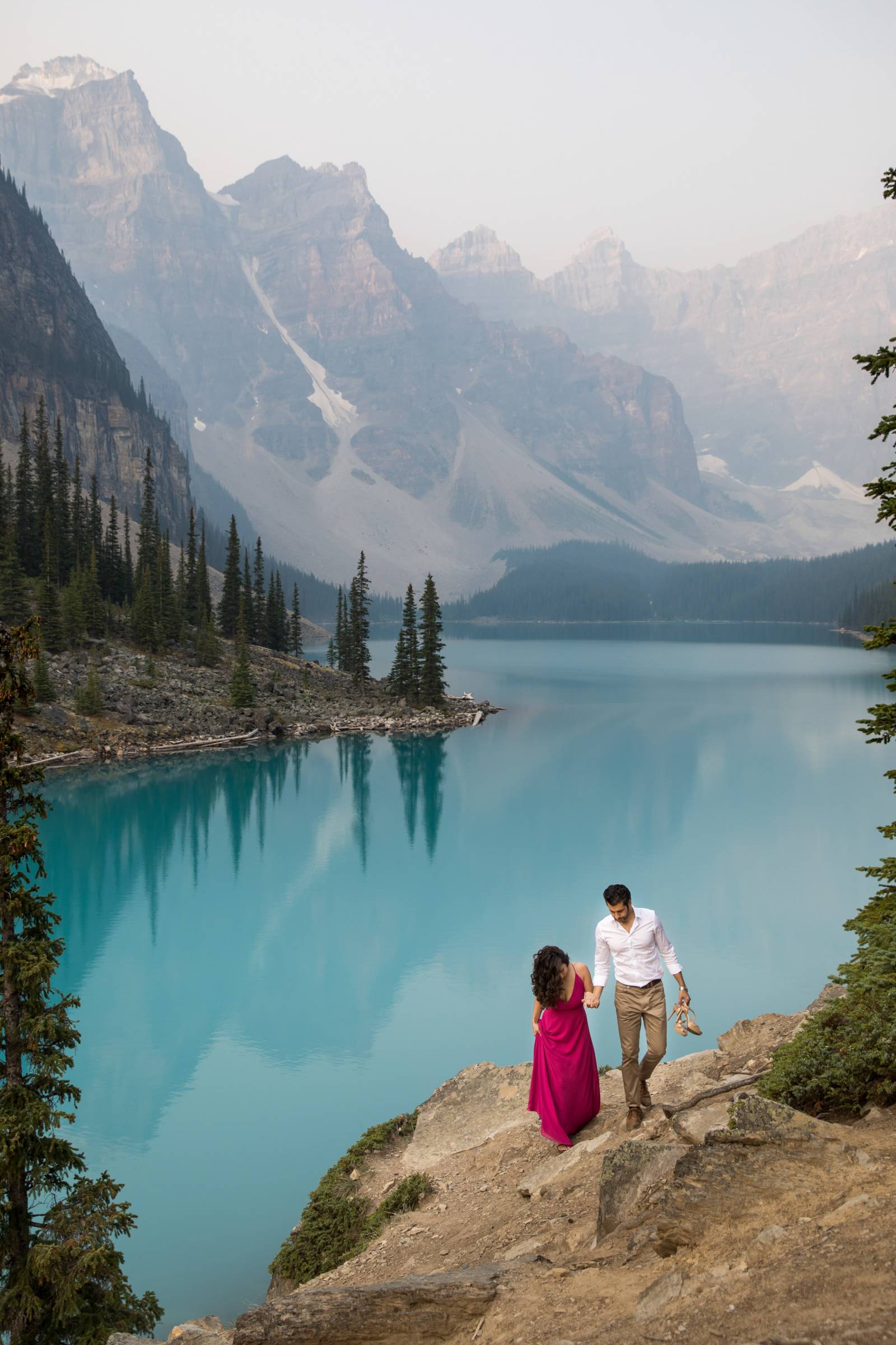 Moraine Lake Engagement photo session, Banff Engagement Location Ideas, Banff Mountain Adventure Pho