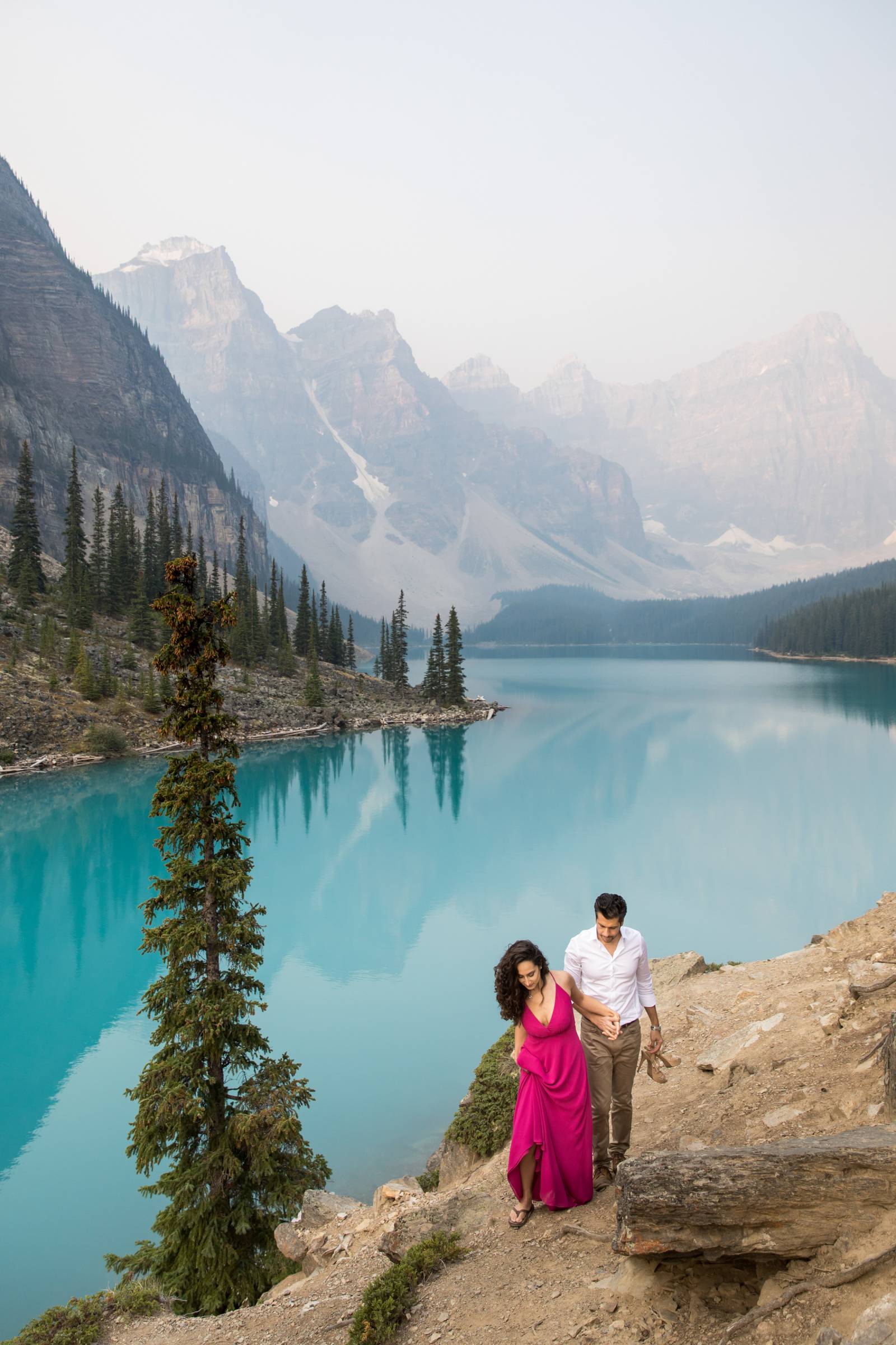 Moraine Lake Engagement photo session, Banff Engagement Location Ideas, Banff Mountain Adventure Pho