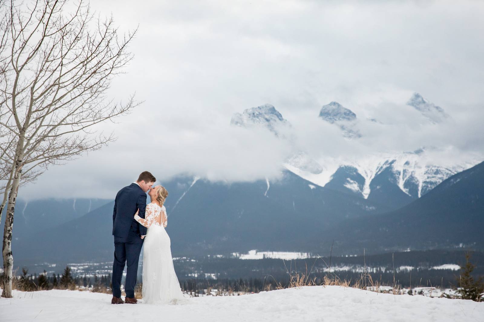 Canmore Winter wedding, Three Sisters in wedding photos, Canmore wedding photographer, Canmore elope