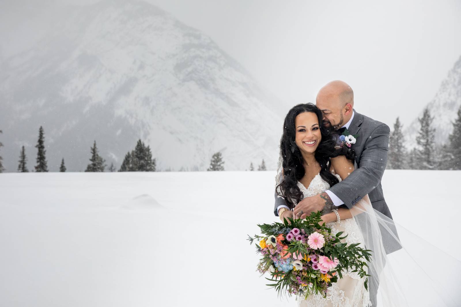 Tunnel Mountain Reservoir Wedding Photos, Banff winter wedding, Outdoor wedding photos, Bride and gr