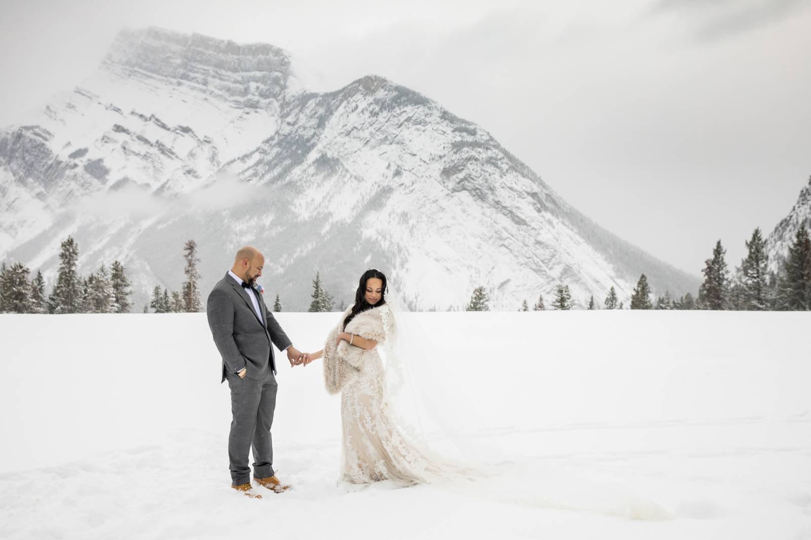 Tunnel Mountain Reservoir Wedding Photos, Banff winter wedding, Outdoor wedding photos, Bride and gr