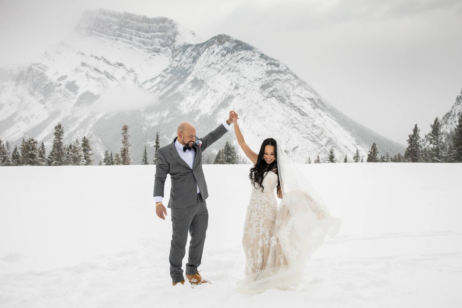 Tunnel Mountain Reservoir Wedding Photos, Banff winter wedding, Outdoor wedding photos, Bride and gr