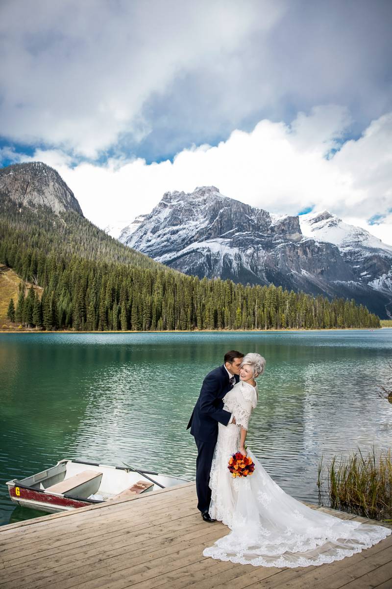 Emerald Lake Lodge wedding, Emerald lake wedding, bride and groom, outdoor wedding, Fall wedding,