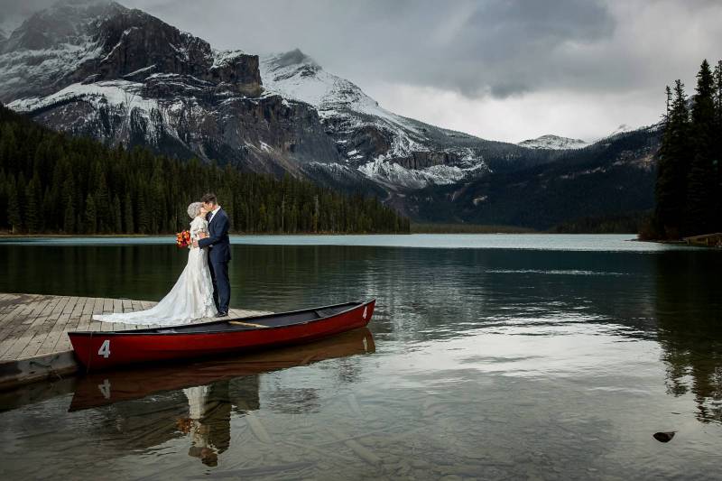 Emerald Lake Lodge wedding, Emerald lake wedding, bride and groom, outdoor wedding, Fall wedding,